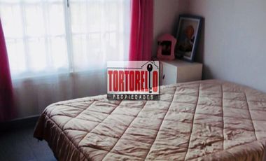 Venta en bloque. Dos propiedades sobre espectacular  lote de 15 x 23.52mts. En Pinamar.