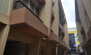 3 storey Townhouse - 5-minute walk to UST