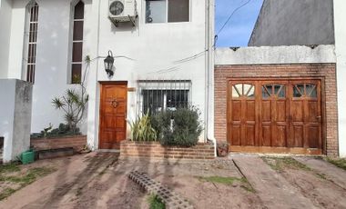 Casa en venta - 3 dormitorios 2 baños - patio pileta - 153mts2 - Quilmes