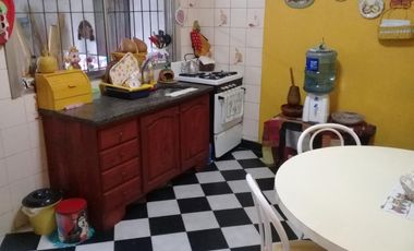 EXCELENTE PH FONDO DE 3 AMBIENTES CON PATIO Y FONDO