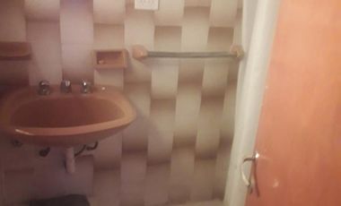 DEPARTAMENTO EN PLENO CENTRO. SOBRE PEATONAL. DOS DORMITORIOS