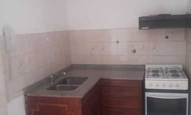 DEPARTAMENTO EN PLENO CENTRO. SOBRE PEATONAL. DOS DORMITORIOS