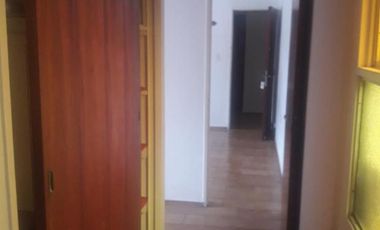 DEPARTAMENTO EN PLENO CENTRO. SOBRE PEATONAL. DOS DORMITORIOS