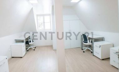 Casa Comercial con Diseño Moderno. Cerca Ines de Suarez