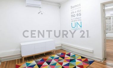 Casa Comercial con Diseño Moderno. Cerca Ines de Suarez