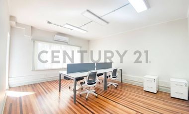 Casa Comercial con Diseño Moderno. Cerca Ines de Suarez