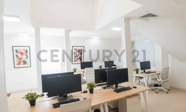 Casa Comercial con Diseño Moderno. Cerca Ines de Suarez