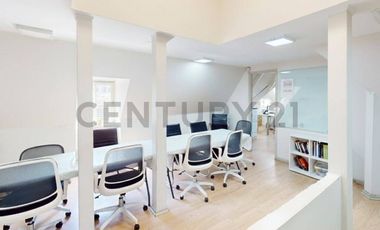 Casa Comercial con Diseño Moderno. Cerca Ines de Suarez