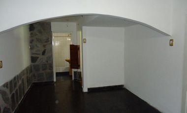 Casa en dos plantas de 4 amb - Venta - Lanus Oeste -