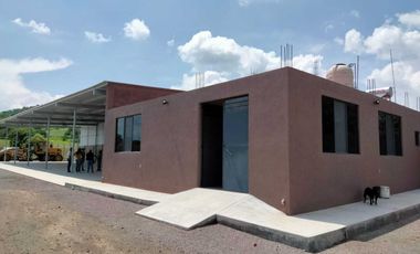 TERRENO CON BODEGAS EN RENTA SALIDA SALAMANCA $336,950.000