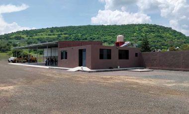TERRENO CON BODEGAS EN RENTA SALIDA SALAMANCA $336,950.000