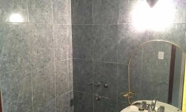 Venta en block de dos locales y cuatro departamentos González catán