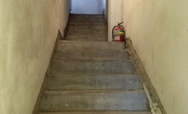 Venta en block de dos locales y cuatro departamentos González catán