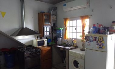 Venta en block de dos locales y cuatro departamentos González catán