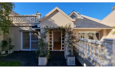 En venta. Moderno chalet de 4 ambientes. Zona Stella Maris