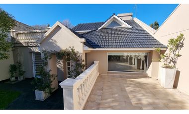 En venta. Moderno chalet de 4 ambientes. Zona Stella Maris
