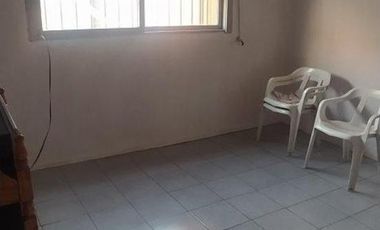 VENTA DE CASA MULTIMAFILIAR - MAS DE 4 AMBIENTES - POSIBILIDAD DE VARIAS RENTAS - IDEAL INVERSORES