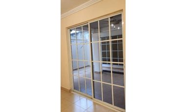 SE VENDE HERMOSA CASA EN ANCON $360,000!!!!!
