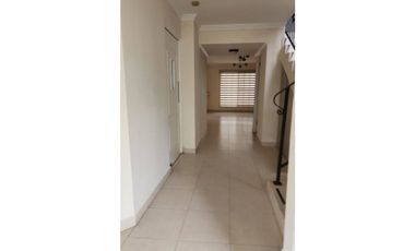 SE VENDE HERMOSA CASA EN ANCON $360,000!!!!!