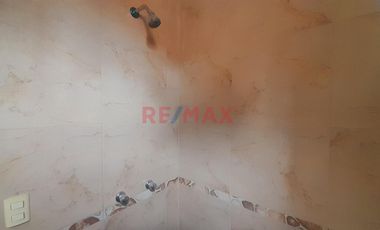 Ate - Venta De Amplio Departamento