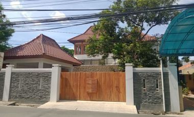 Rumah baru mewah ada kolam renang di Pasar minggu Jakarta selatan