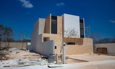 Casa en venta al norte de Mérida en privada con amenidades