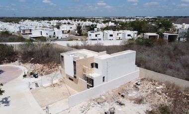 Casa en venta al norte de Mérida en privada con amenidades