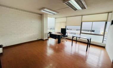 Iñaquito, Oficina en  Renta, 120m2, 3 Ambientes .