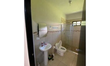 Se alquila residencia amoblada en Algarrobos