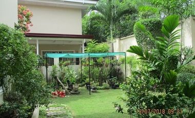 House and lot for sale in Cebu City, Villa Terrace with big lawn with amenties
