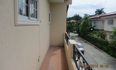 House and lot for sale in Cebu City, Villa Terrace with big lawn with amenties