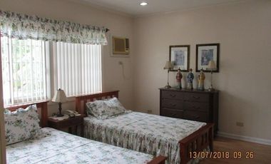 House and lot for sale in Cebu City, Villa Terrace with big lawn with amenties