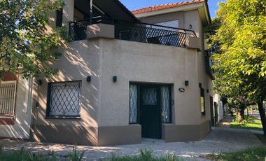 Casa  en 2 plantas - Llavallol - 2 DORMITORIOS - ALQUILER - Cochera