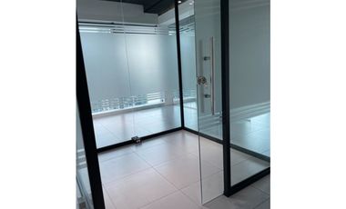 SE ALQUILA OFICINA REMODELADA EN PUNTA PACIFICA 160 MTS