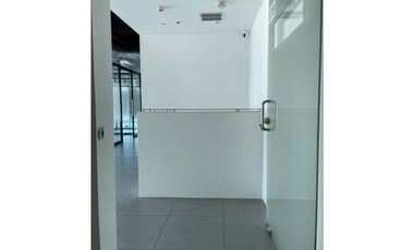 SE ALQUILA OFICINA REMODELADA EN PUNTA PACIFICA 160 MTS