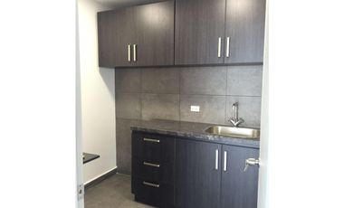SE ALQUILA OFICINA REMODELADA EN PUNTA PACIFICA 160 MTS