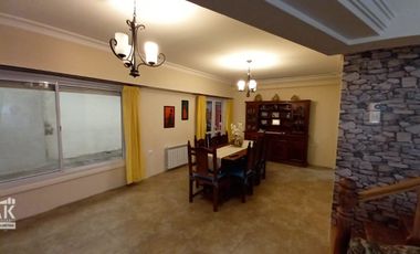 Casa de 6 ambientes + Departamento de 3 ambienres en Colinas de Peralta Ramos