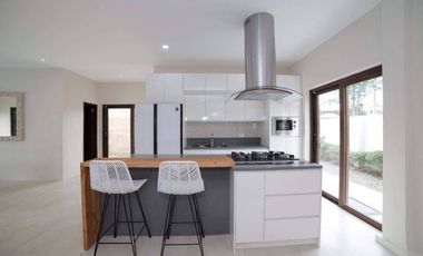 Resort Home With White Sand Beach