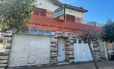 Casa para 2 Familias en venta en Moron Sur