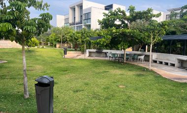 Departamento (tipo loft) de 1 recámara, 1.5 baños, en complejo con amenidades, a un costado de la Ceiba.