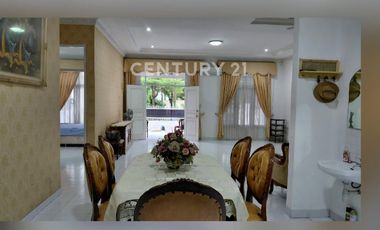 RUMAH CANTIK 3+1 KT HADAP UTARA LINGKUNGAN NYAMAN DI PULOMAS