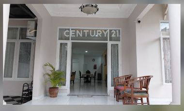 RUMAH CANTIK 3+1 KT HADAP UTARA LINGKUNGAN NYAMAN DI PULOMAS