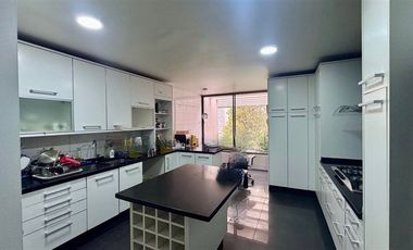Lujoso Duplex,5 dorm. 5 baños, estar, gran terraza 3 estac.