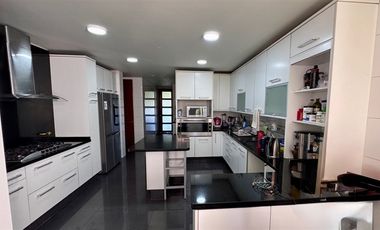 Lujoso Duplex,5 dorm. 5 baños, estar, gran terraza 3 estac.