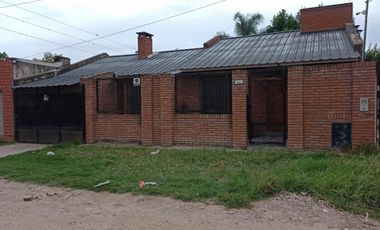 EXCELENTE PROPIEDAD DE TRES AMBIENTES CON GARAGE CUBIERTO PARQUE PARRILLA Y FONDO LIBRE ZONA CENTRICA DE GARN