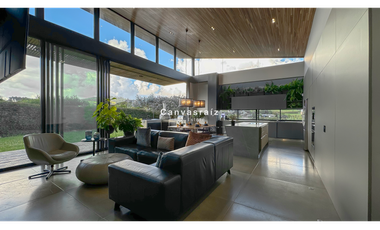 Venta de Casa Campestre en Unidad Cerrada Envigado