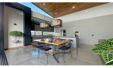 Venta de Casa Campestre en Unidad Cerrada Envigado