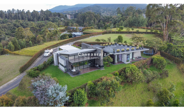 Venta de Casa Campestre en Unidad Cerrada Envigado