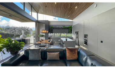 Venta de Casa Campestre en Unidad Cerrada Envigado