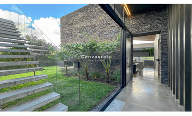 Venta de Casa Campestre en Unidad Cerrada Envigado